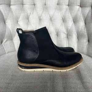 Kelly & Katie black booties